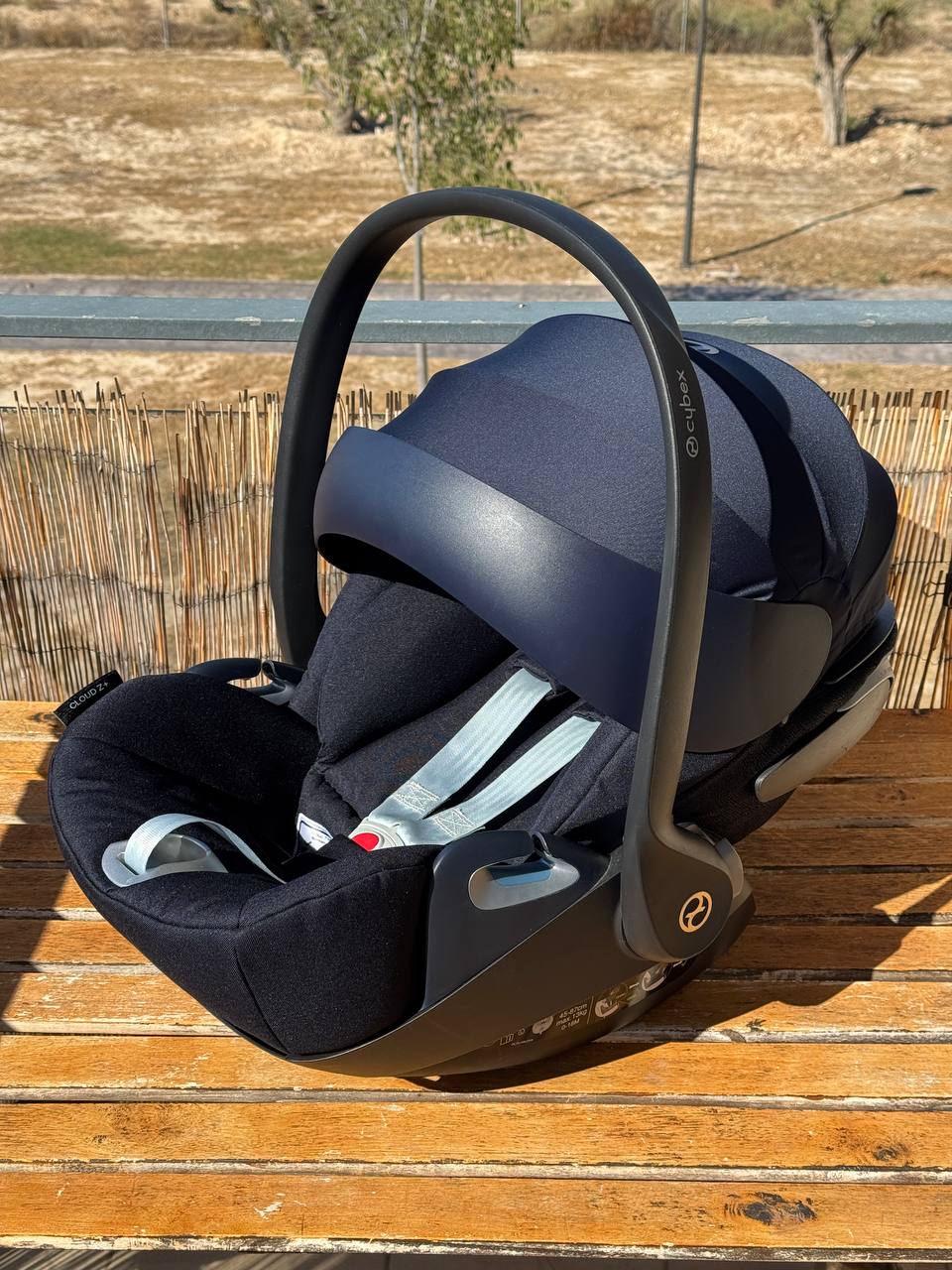 Автолюлька cybex cloud z. Всё в отличном состоянии, постирано и высушено. С рождения и до года приме