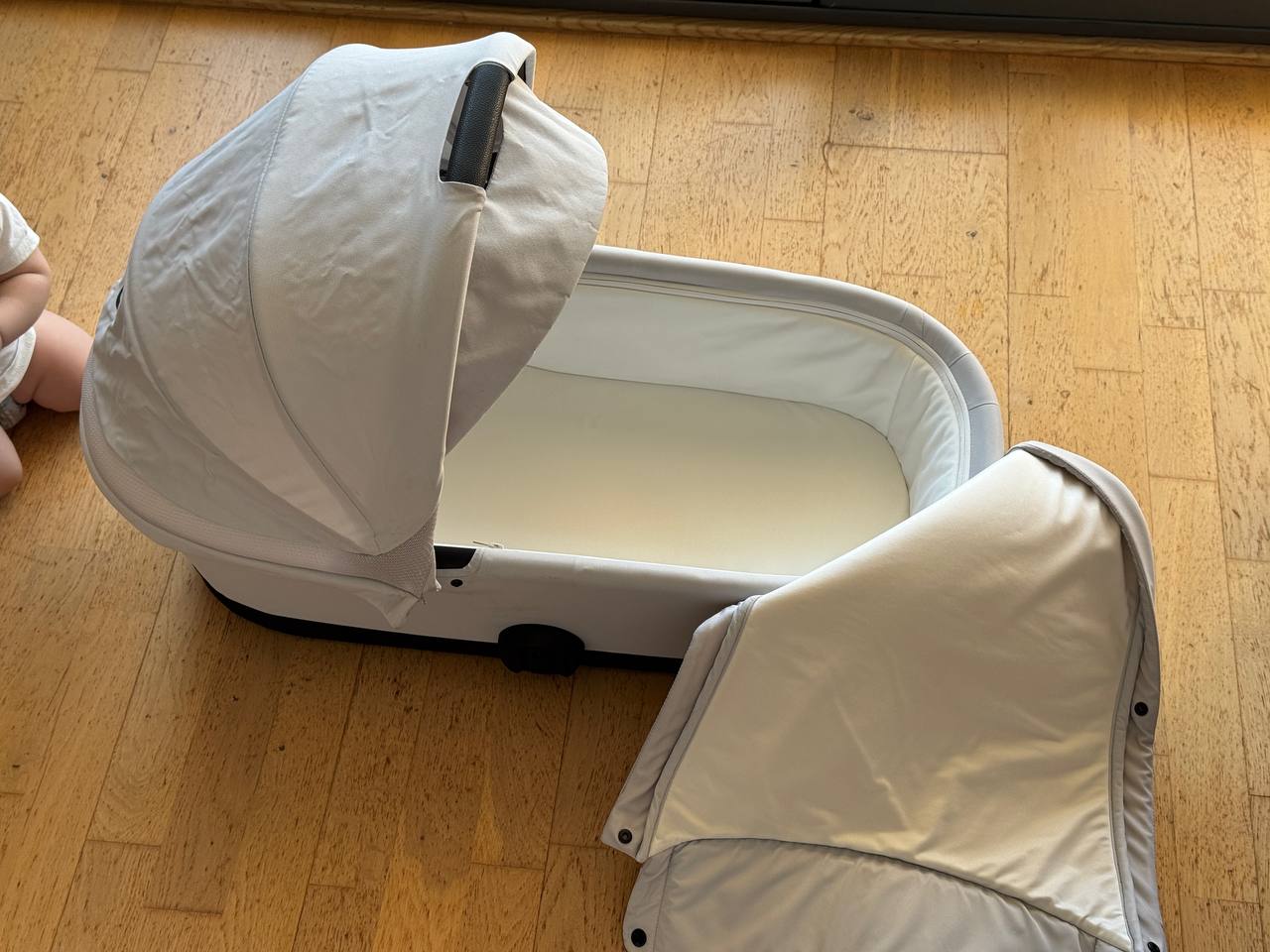 Люлька Cybex Melio cot 2025. После одного ребенка, использовалась 4 месяца. 70€ Мучависта 4