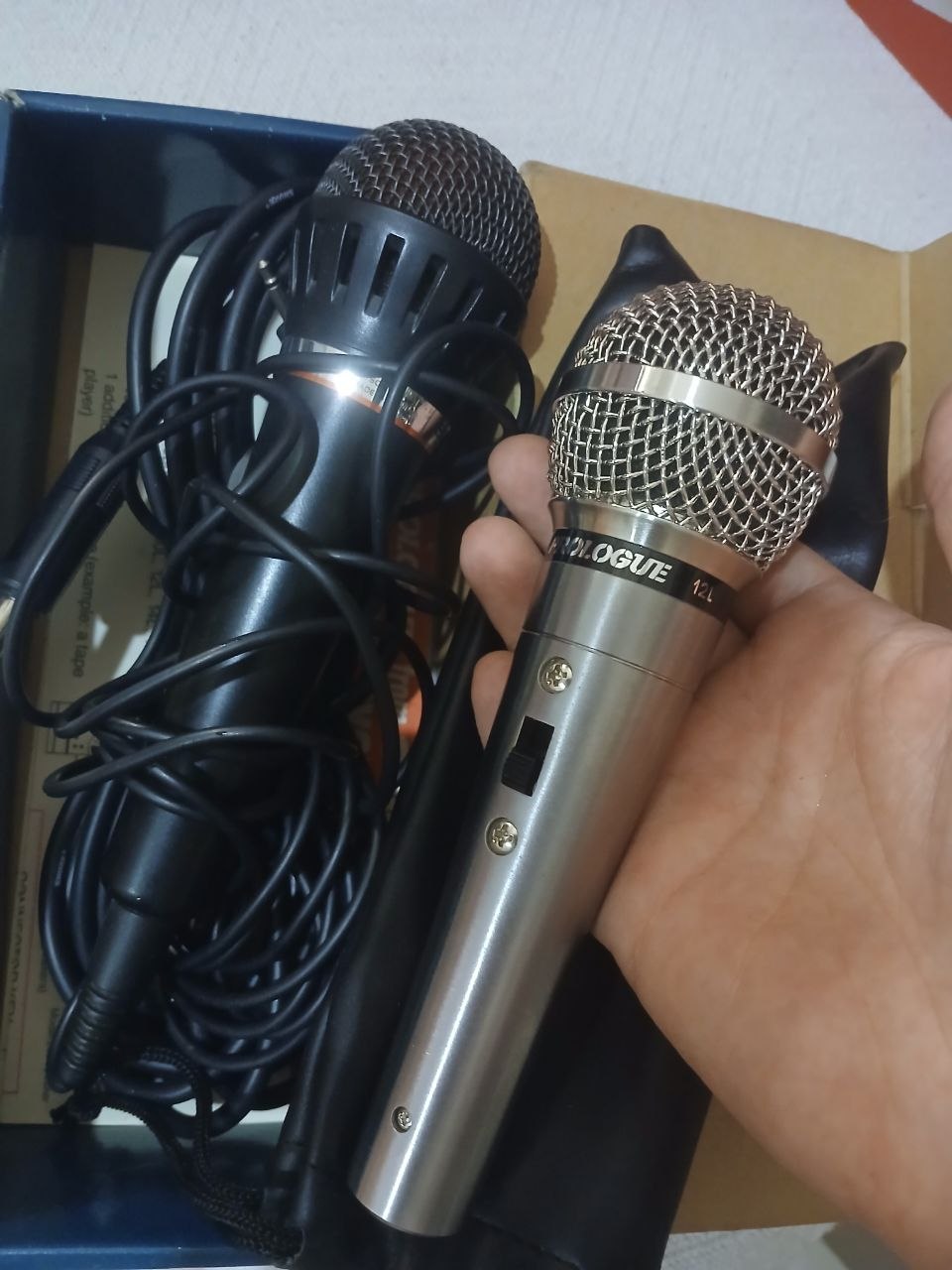 2 микрофона .60€.В Аликанте с рук