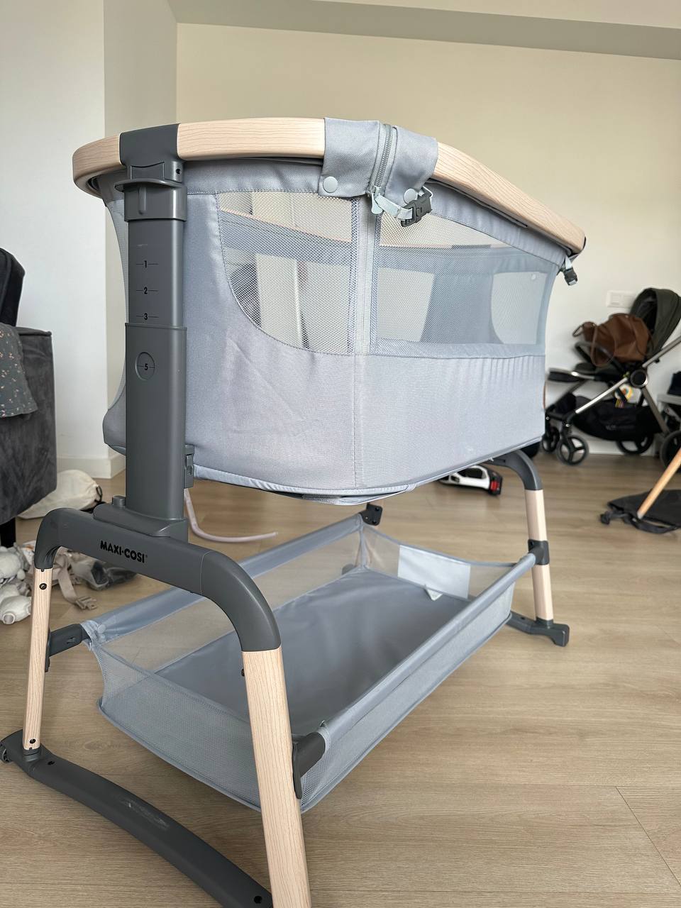 Продам приставную кроватку Maxi-cosi 2