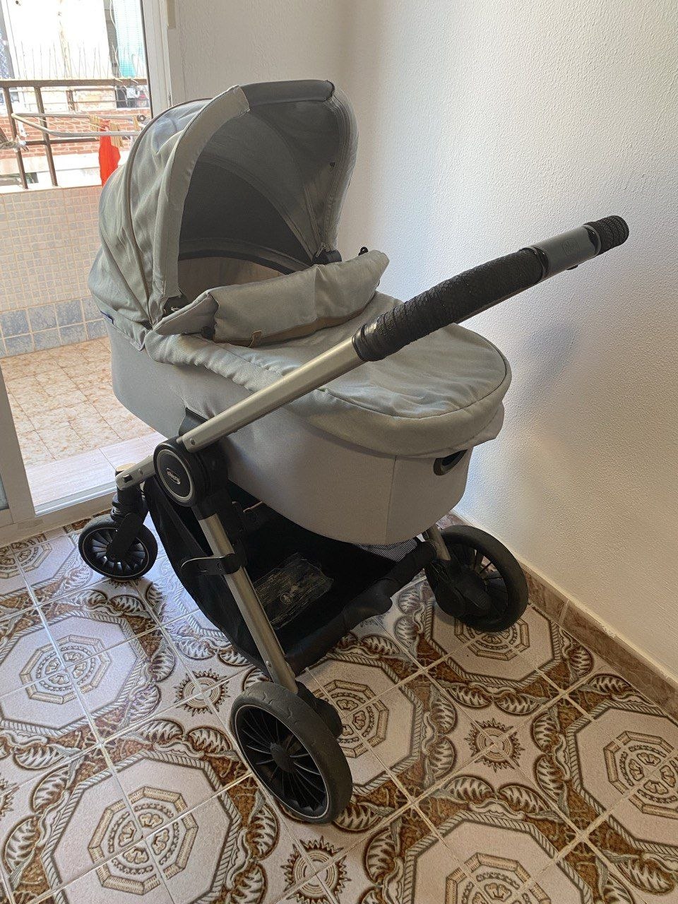 Продам Коляску Chicco 3 в 1+подарок 3