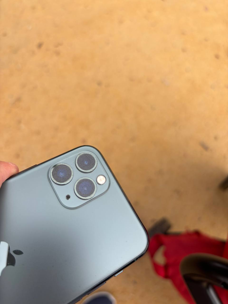 Продам iPhone 11 Pro 64 Gb с чехлом, в хорошем состоянии 2