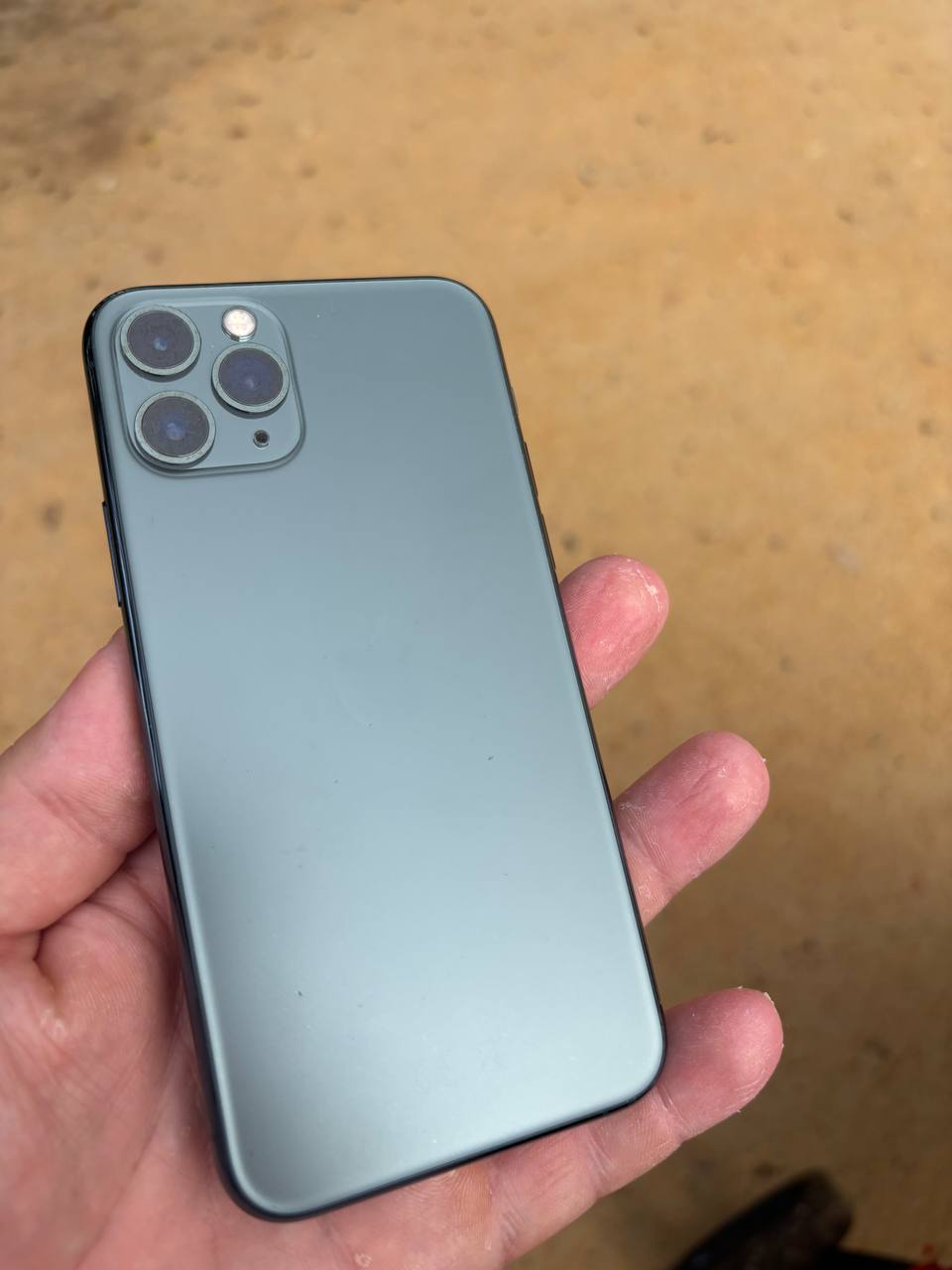 Продам iPhone 11 Pro 64 Gb с чехлом, в хорошем состоянии 5
