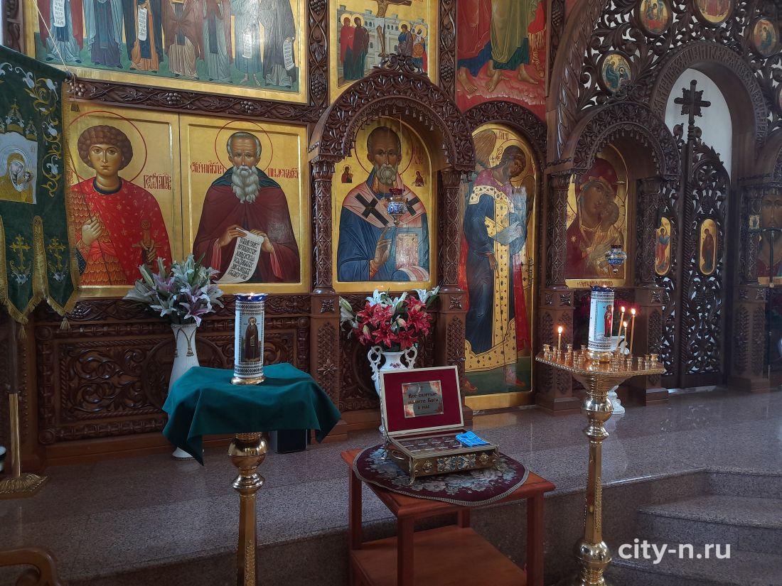 Иконостас св Георгия Победоносца в Сургуте