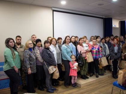 Кузбасские единороссы вручили подарки семьям участников СВО