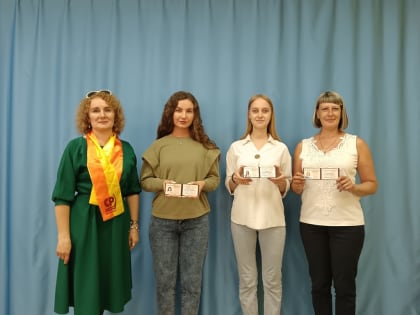 В Мысках новым членам Социалистической партии «СПРАВЕДЛИВАЯ РОССИЯ – ПАТРИОТЫ – ЗА ПРАВДУ» вручили партийные билеты