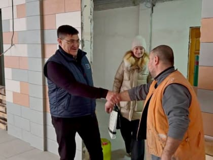 Кузбасские депутаты от «Единой России» проверили ход ремонта в трех школах