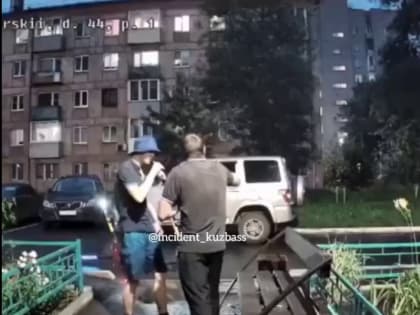 Полиция нашла самокатчиков, которые повредили автомобиль и заблевали всё крыльцо (ВИДЕО)