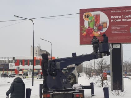 «Ходите где хотите, меня не волнует»: в Новокузнецке рекламщики наплевали на пешеходов (ФОТО)