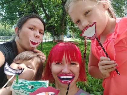 Библиотечный четверг «От улыбки станет всем светлей»