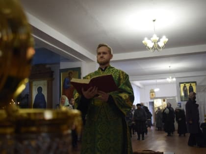 Епископ Владимир возглавил всенощное бдение в канун престольного праздника в храме преп. Сергия Радонежского при СибГИУ