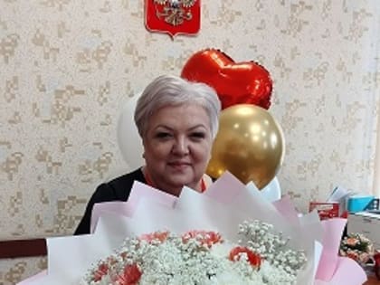 Коллектив Беловского районного суда поздравил с Юбилеем председателя суд