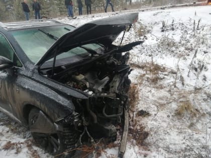 На кузбасской трассе автомобиль разорвало на части после ДТП на встречке (ФОТО)