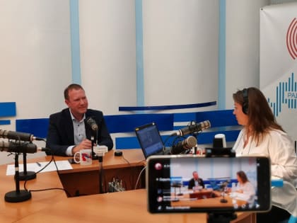 Сегодня глава города Кемерово Дмитрий Анисимов в прямом эфире радиостанции «Маяк» ответит на вопросы кемеровчан