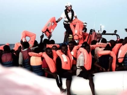 У берегов Ливии перевернулась лодка с мигрантами: восемь мигрантов утонули, десятки пропали без вести