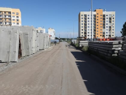 Илья Середюк проинспектировал ход строительных работ на социальных объектах города Белово