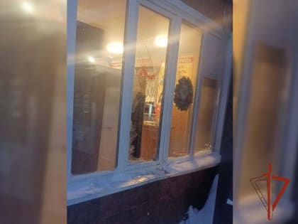 Прокопчанин стал есть и пить, зайдя в кафе через окно (ФОТО)