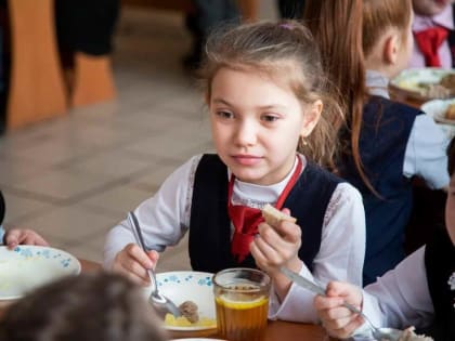 Сергей Цивилев: более 130 тысяч школьников Кузбасса получают бесплатное горячее питание