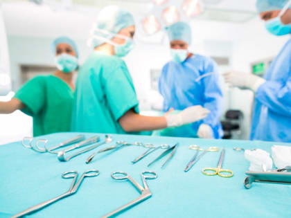 Кузбасские медики провели операции двум пациентам по удалению новообразований весом 50 килограммов