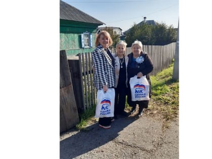 Депутат от «Единой России» передала продуктовые наборы ветеранам