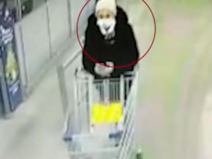Юная кемеровчанка надела маску и попыталась вынести из «Ленты» полную сумку неоплаченной еды (ВИДЕО)