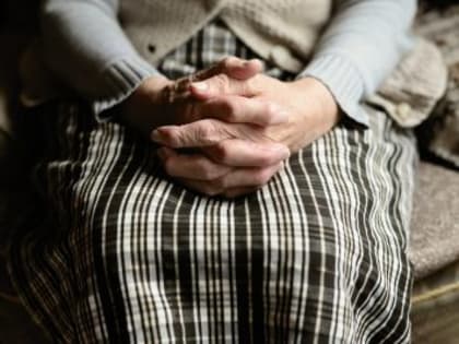 Потолок рухнул: квартира 99-летнего ветерана ВОВ из Кузбасса превратилась в ад