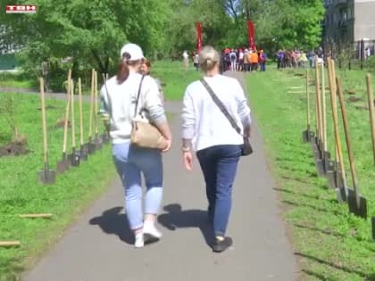 Распадская высадила яблони на улице Филиппова