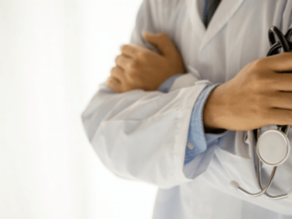 Врач рассказала жительницам Кузбасса о риске онкологии из-за популярной процедуры красоты