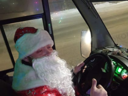 Водители автобусов в Прокопьевске превратились в Дедов Морозов