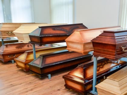 В России резко подорожали гробы и услуги кремации