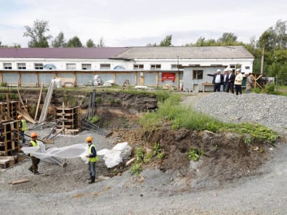 Алексей Зеленин осмотрел строящиеся социальные объекты в Мариинске