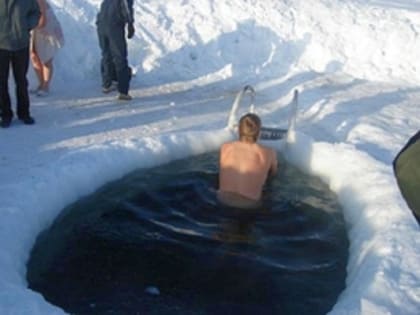 Вирусолог предостерёг людей с симптомами гриппа и ОРВИ от купания в проруби