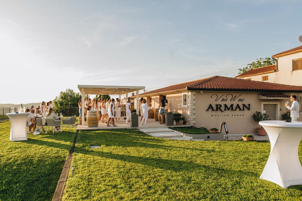 Vinarija Arman Marijan - ispred vinarije