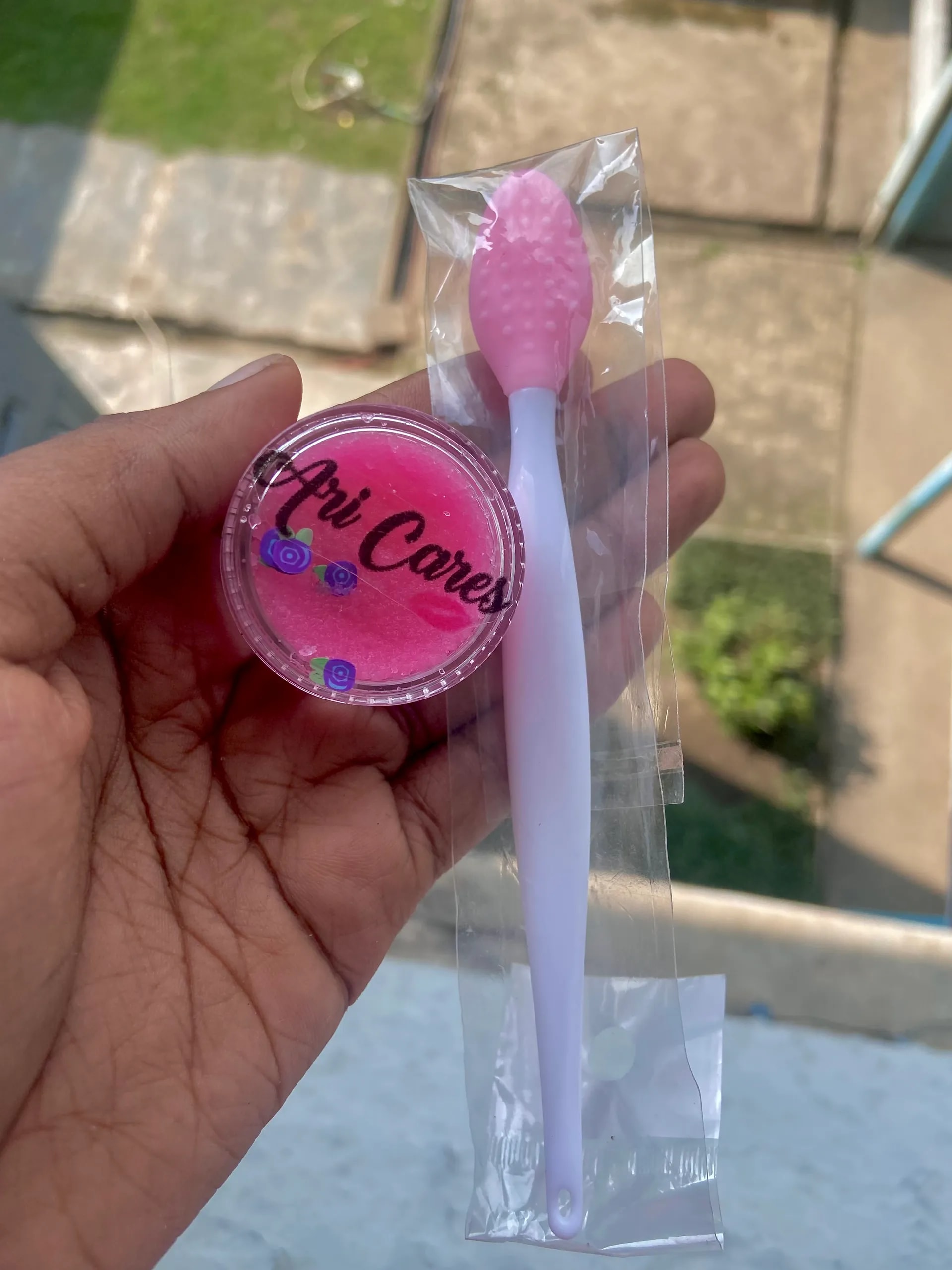 Lip scrub and lip brush  - Image 1