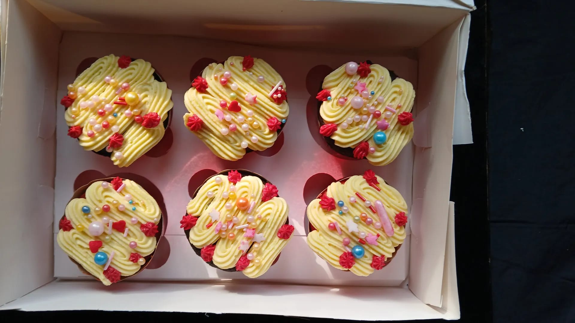 Cupcake Box of 6 - Image 1