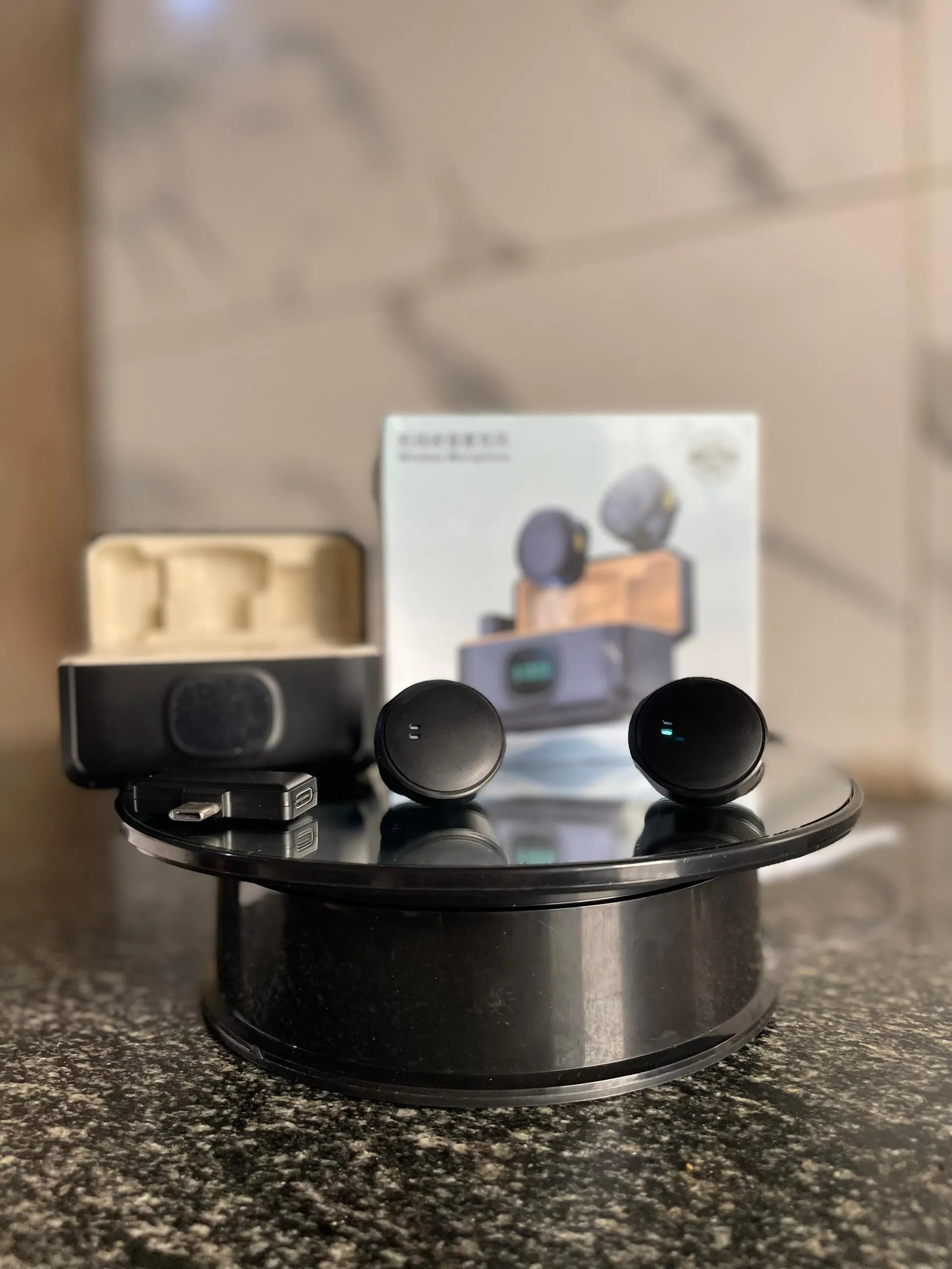 Q8 wireless magnetic microphone - Image 1