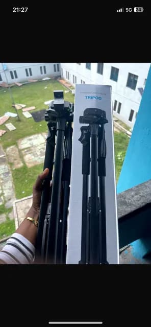 Camera and phone tripod  - Image 1