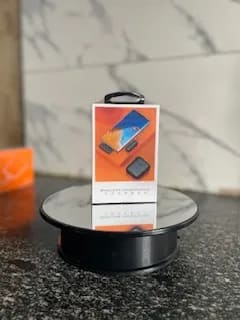 Wireless microphone with charging case - Image 1