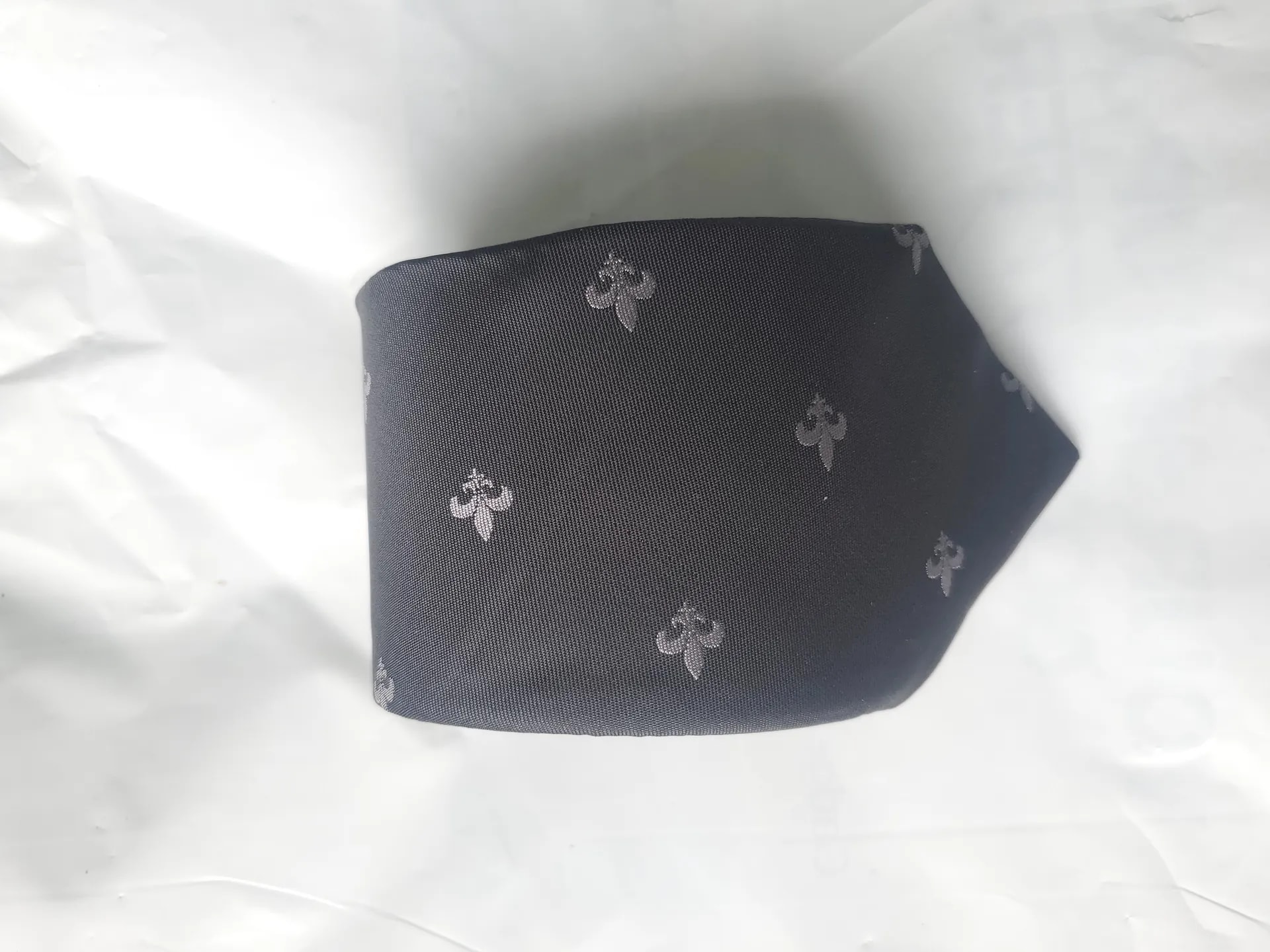 Classic Tie(Plain Black with petals )