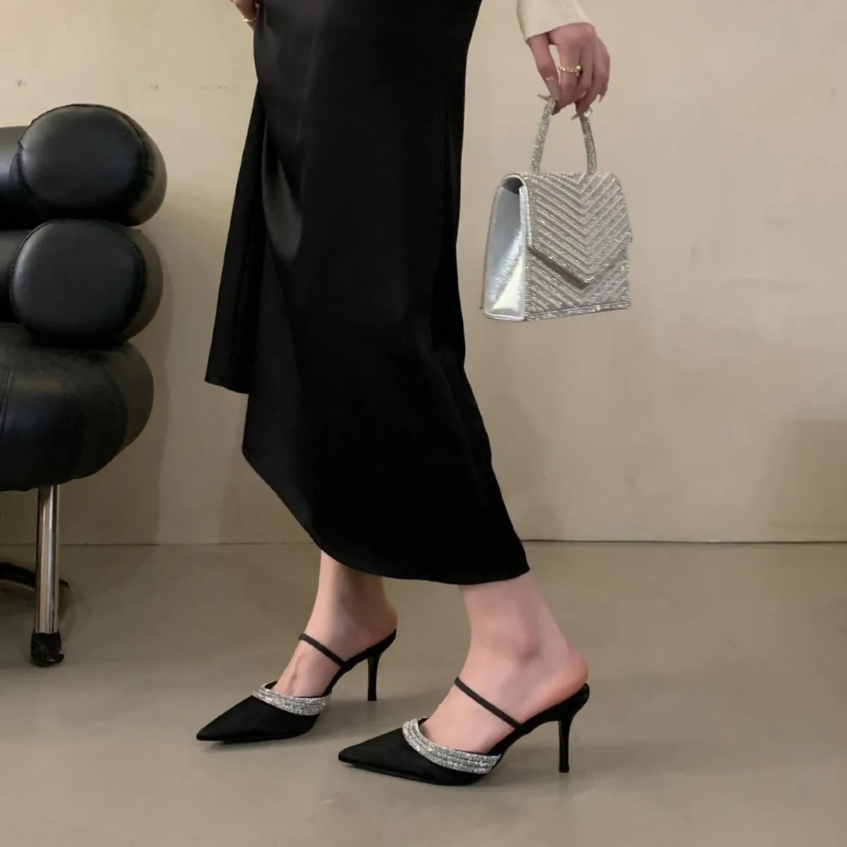 Half heel - Image 1