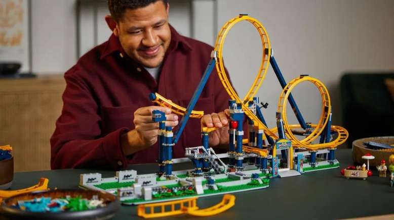 10303 LEGO Icons Loop Coaster | Add the amazing LEGO Loop Coaster from the LEGO Fairground Collection to your watchlist! Image