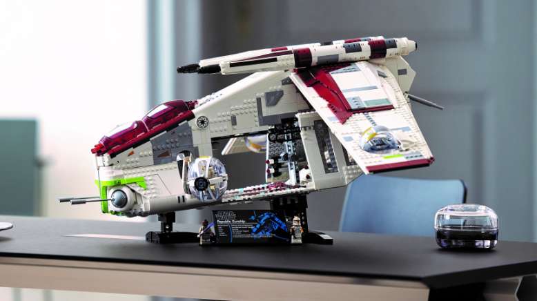 75309 LEGO Star Wars Republic Gunship | Build an out of this world experience today with LEGO Star Wars - LEGO Republic Gunship Image