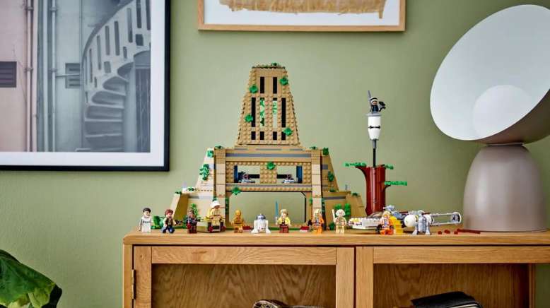75365 LEGO Star Wars Yavin 4 Rebel Base | Build the Yavin 4 Rebel Base from LEGO Star Wars Episode 4 in your own home today! Image