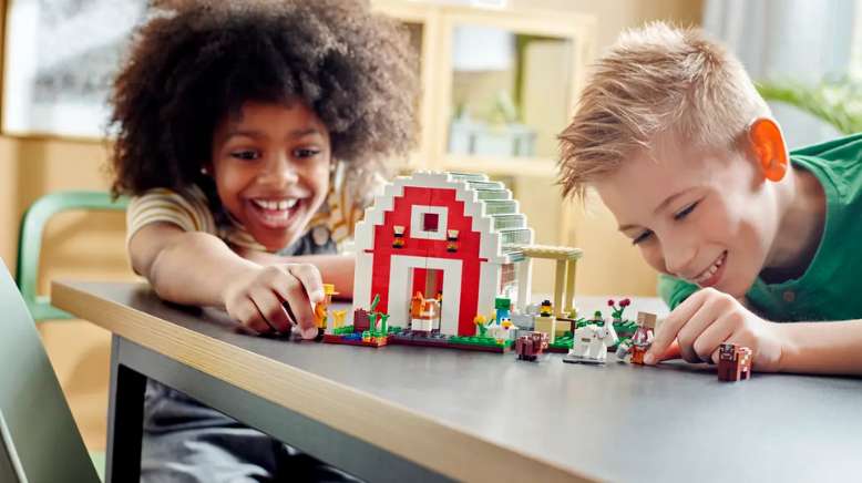 21187 LEGO Minecraft the Red Barn | Create your own LEGO Minecraft world with the LEGO Minecraft The Red Barn Image