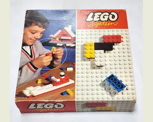 Basic Building Set in Cardboard Image