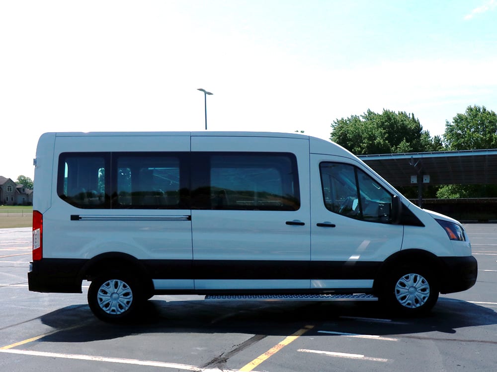 2022 Ford E-Transit 9 passenger side