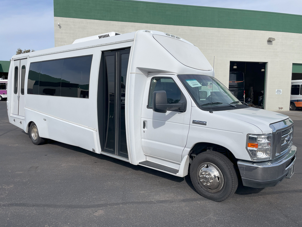 2018 Berkshire Coach Ultra 28 BD 21&2 Ford E450