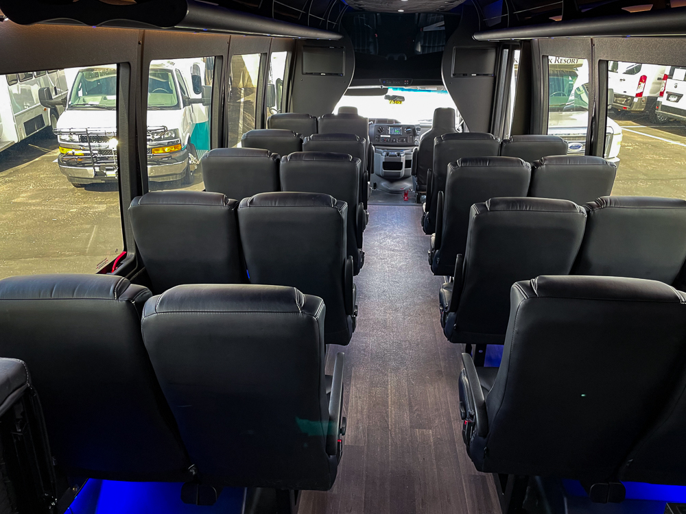 2018 Berkshire Coach Ultra 28 BD 21&2 Ford E450