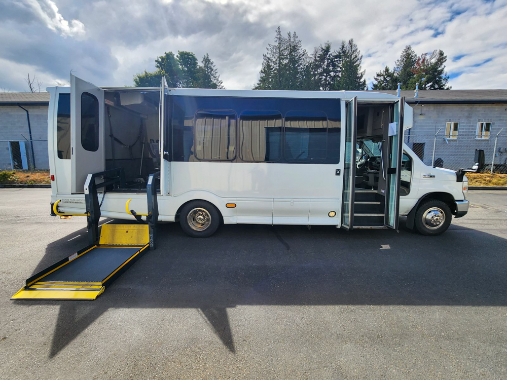 2013 Turtle Top Odyssey Exterior wheelchair lift out side