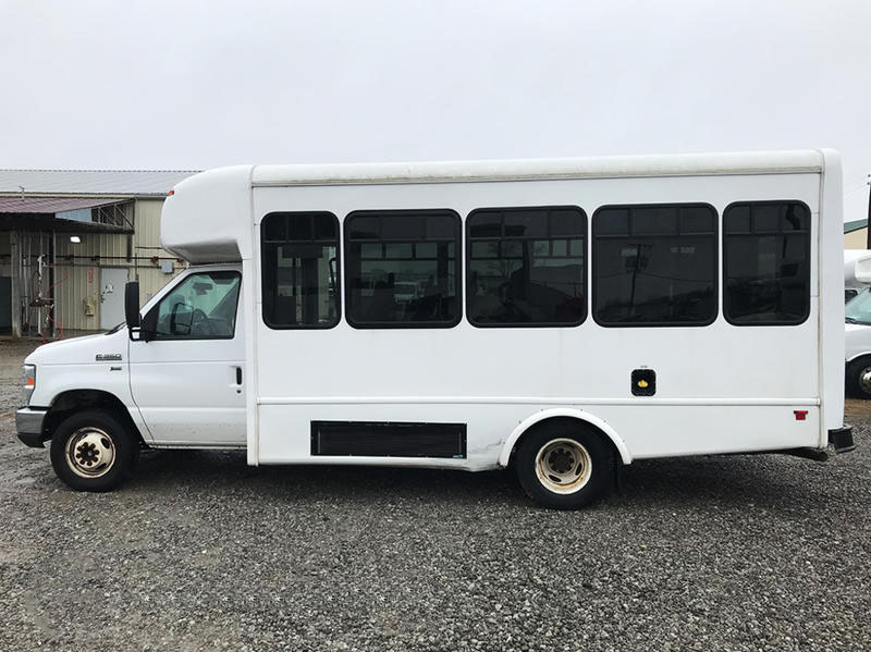 2016 StarTrans Senator II driver's side view